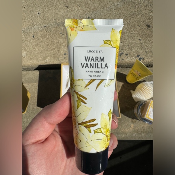 7 Piece Warm Vanilla Gift Set by LUCOTIYA - Picture 11 of 13